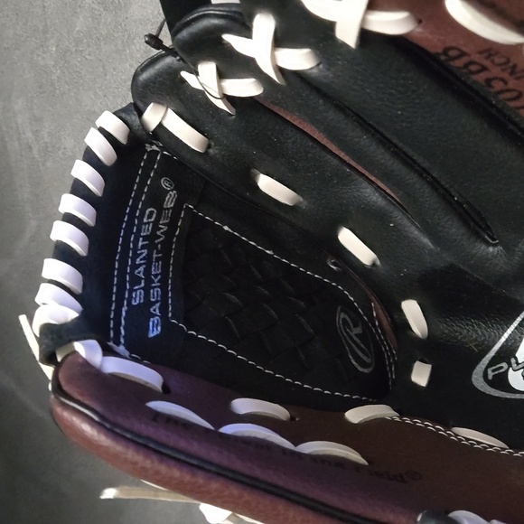 Rawlings baseball glove - Picture 4 of 6